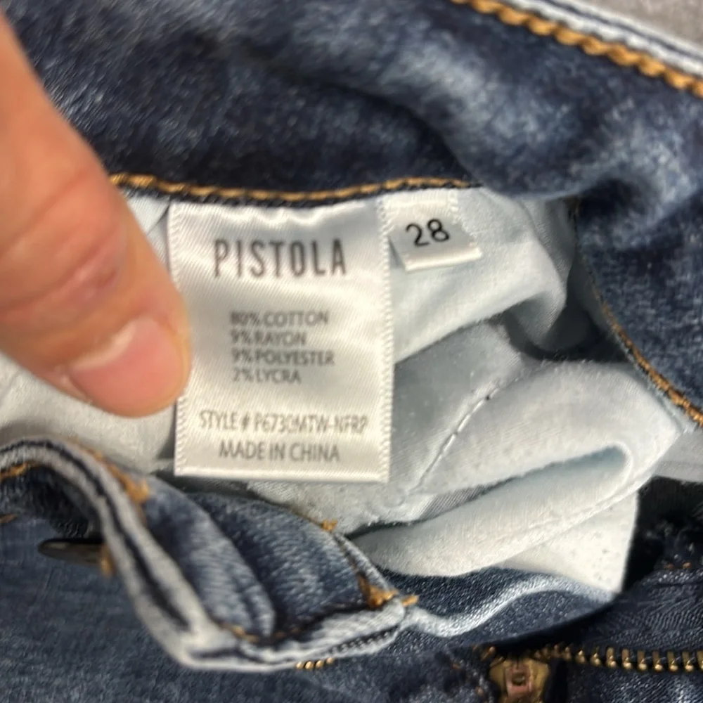 Distressed pistola cropped Blue Jeans - Picture 3 of 5